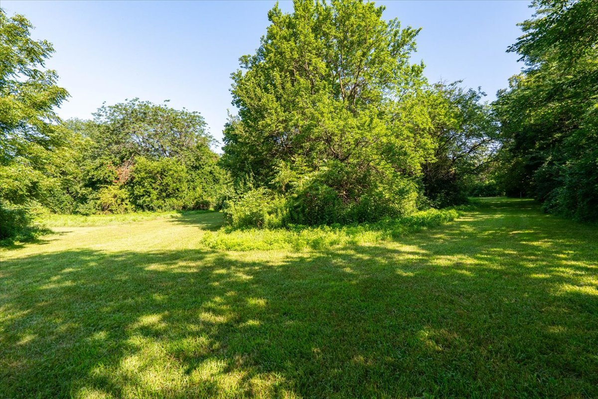 3rd image of 28 Burr Oaks Ln, Bloomington, IL 61705 | MLS# 12705638