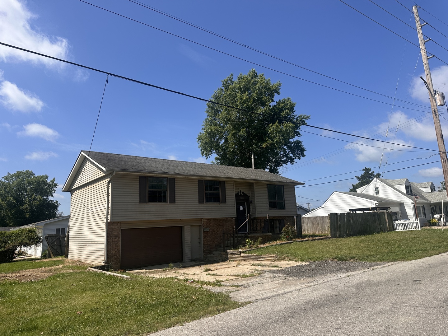 Homes for sale in Mt Vernon, IL | 3301 Central Ave, Mt Vernon, IL 62864 | MLS# 12705696