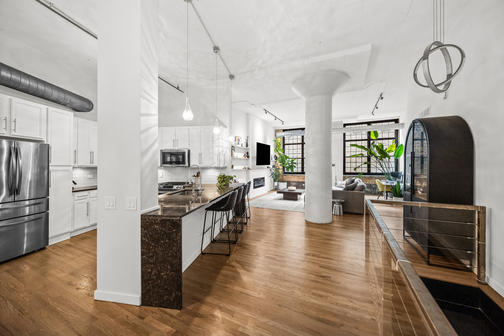 5th image of 17 N Loomis St, Chicago, IL 60607