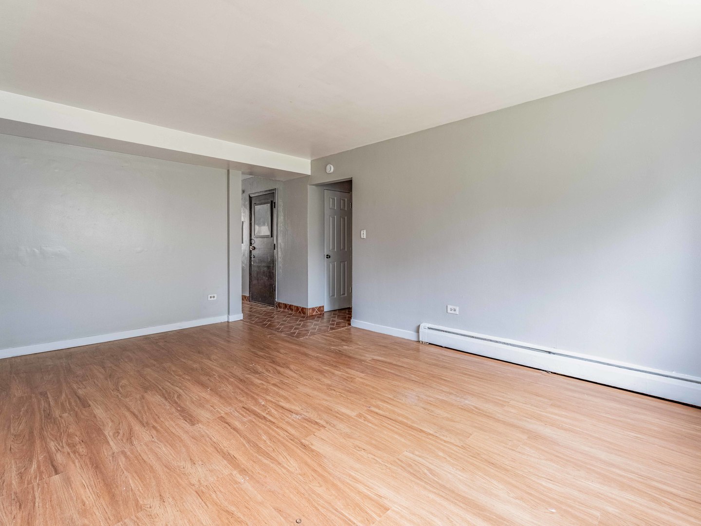 5th image of 2123 Howard St, Evanston, IL 60202