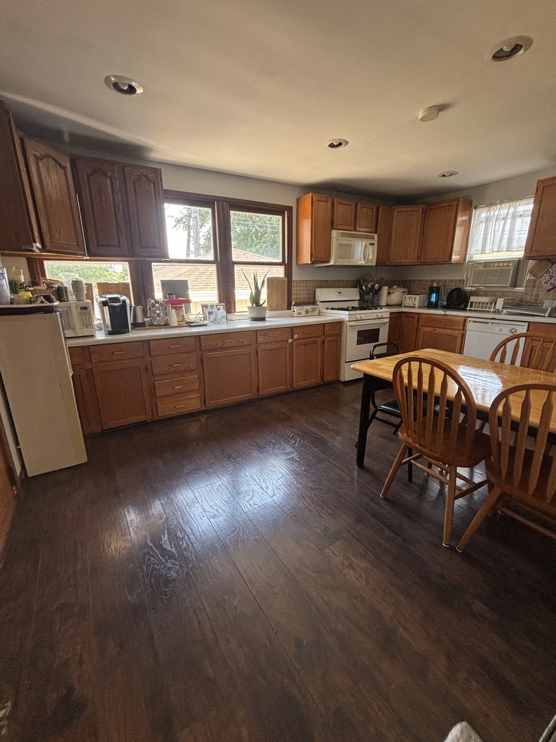 5th image of 4825 W Jarlath St, Lincolnwood, IL 60712 | MLS# 12705809