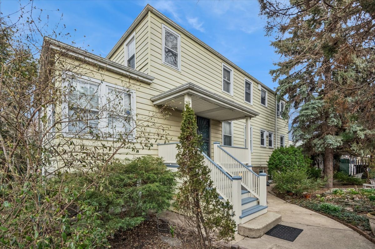 Homes for sale in Chicago, IL | 1762 W Morse Ave, Chicago, IL 60626 | MLS# 12705817