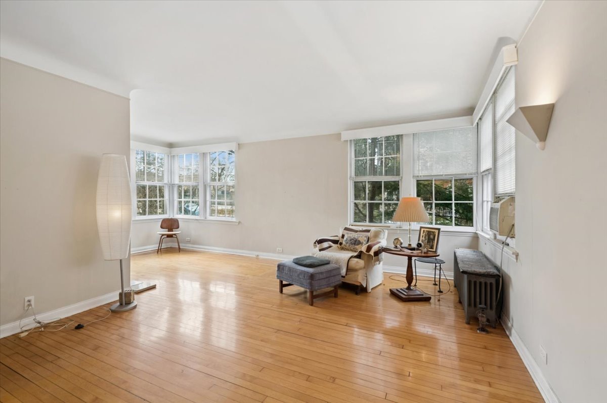 Homes for sale in Chicago, IL | 1762 W Morse Ave, Chicago, IL 60626 | MLS# 12705817