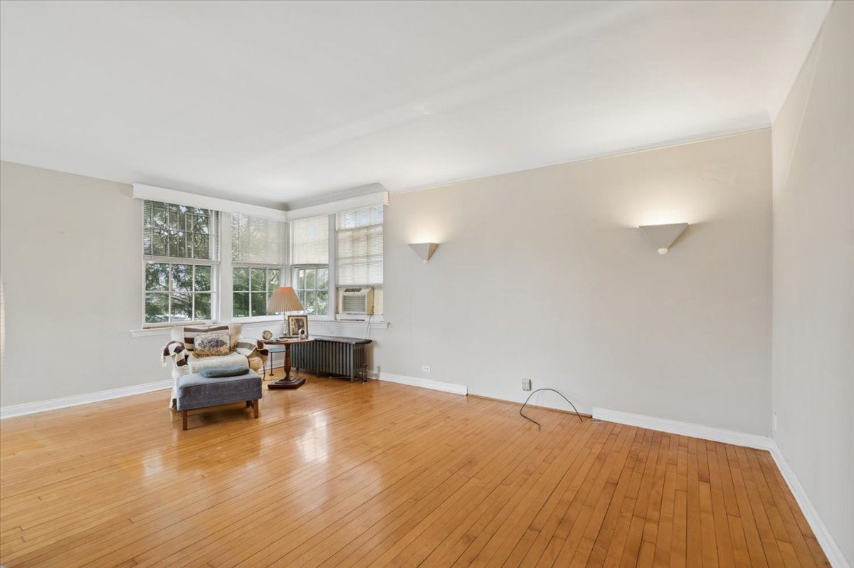 Homes for sale in Chicago, IL | 1762 W Morse Ave, Chicago, IL 60626 | MLS# 12705817