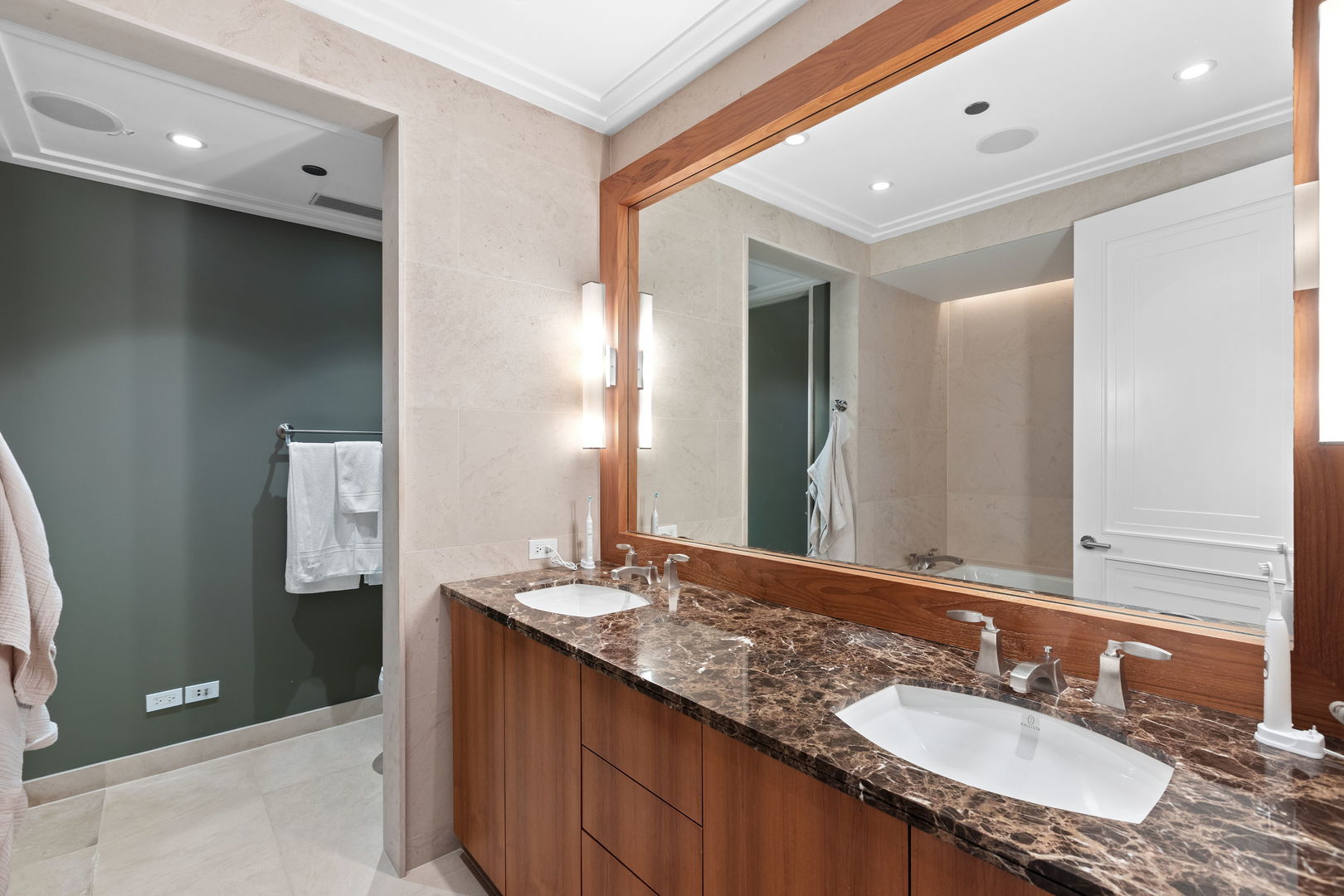 2nd image of 159 E Walton Pl, Chicago, IL 60611