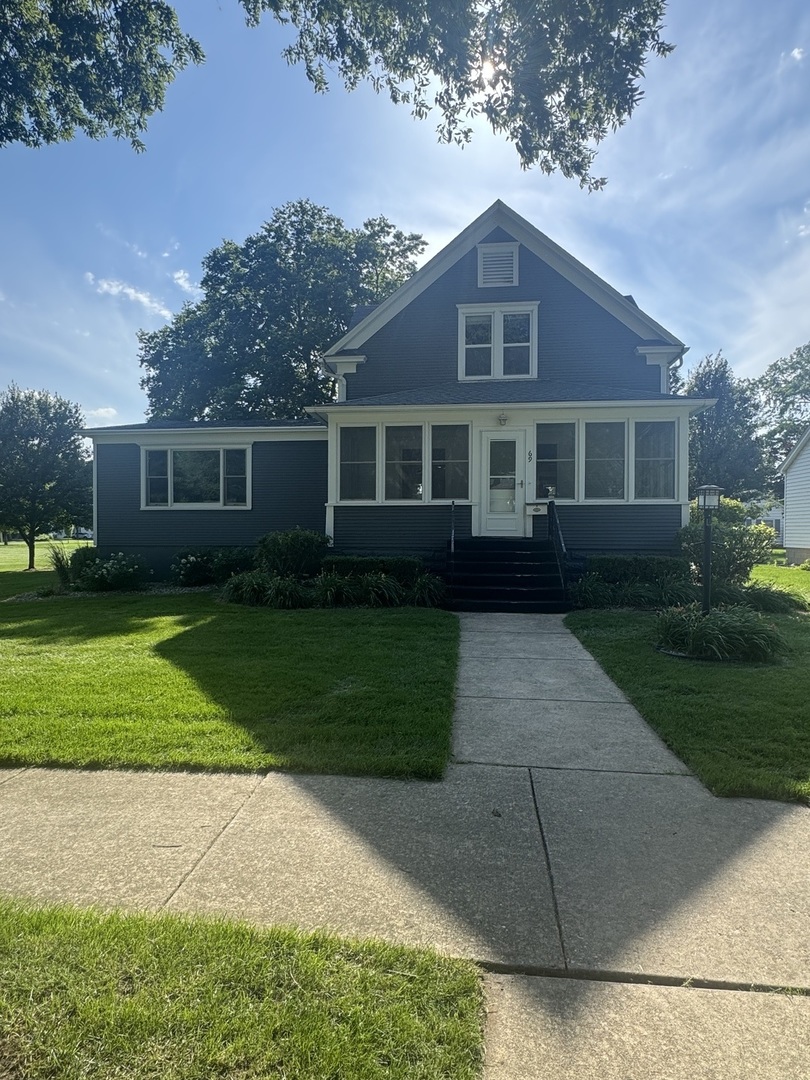 Homes for sale in Momence, IL | 69 Hill St, Momence, IL 60954 | MLS# 12705917