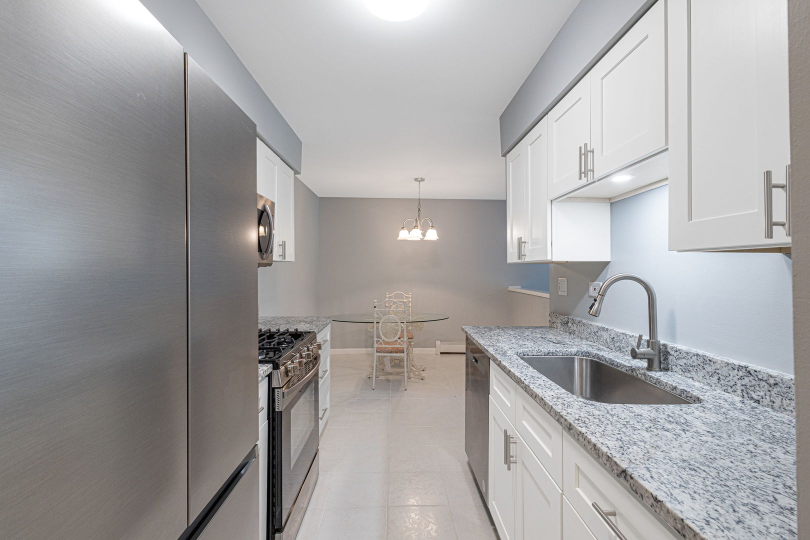 5th image of 1198 Royal Glen Dr #221, Glen Ellyn, IL 60137 | MLS# 12705922