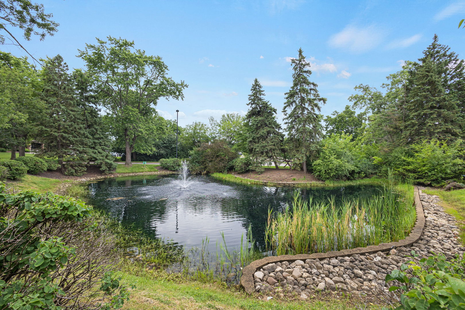 16th image of 1198 Royal Glen Dr #221, Glen Ellyn, IL 60137 | MLS# 12705922