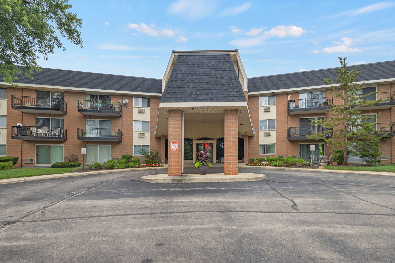1st image of 1198 Royal Glen Dr #221, Glen Ellyn, IL 60137 | MLS# 12705922
