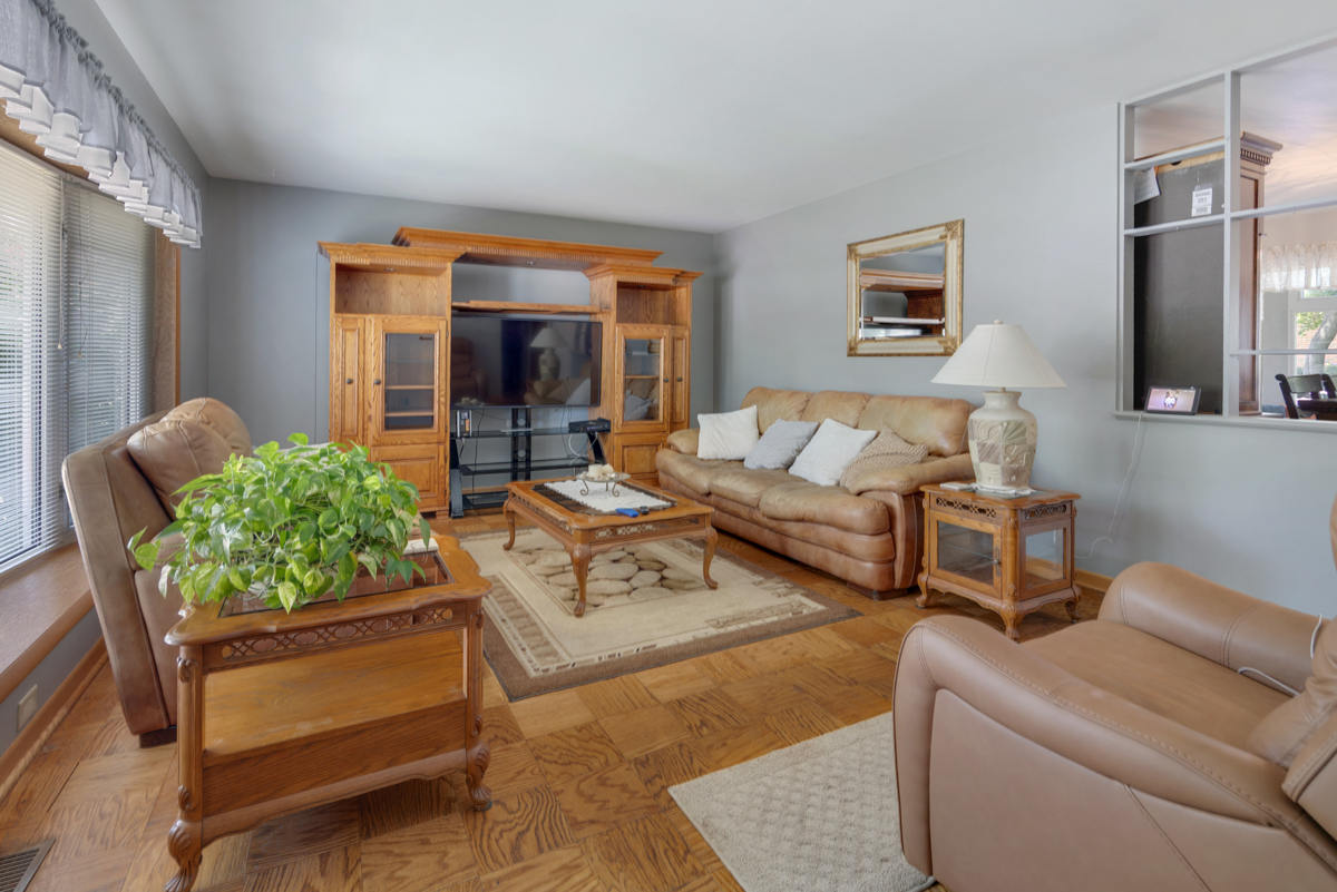 2nd image of 100 Woodcrest Ln, Elk Grove Village, IL 60007 | MLS# 12705943