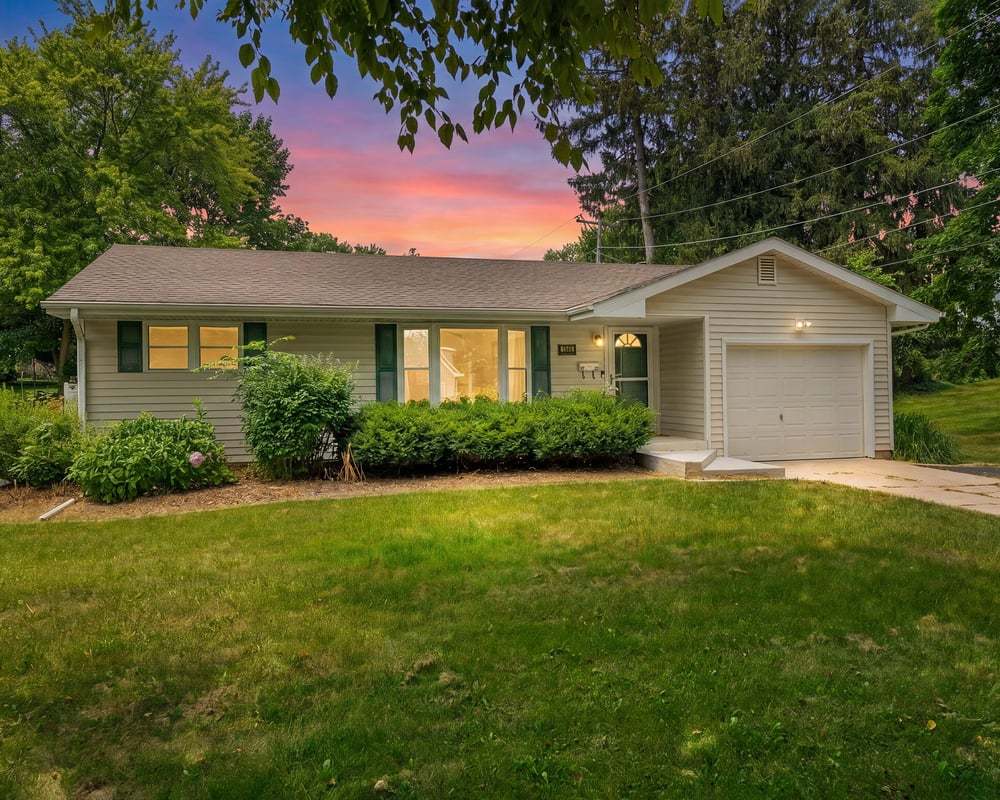 Homes for sale in Freeport, IL | 1546 Meadowbrook Ln, Freeport, IL 61032 | MLS# 12705947