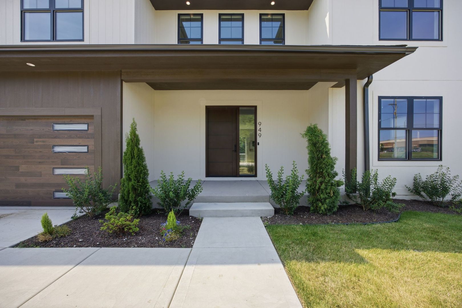 2nd image of 949 Internationale Pkwy, Woodridge, IL 60517 | MLS# 12705981