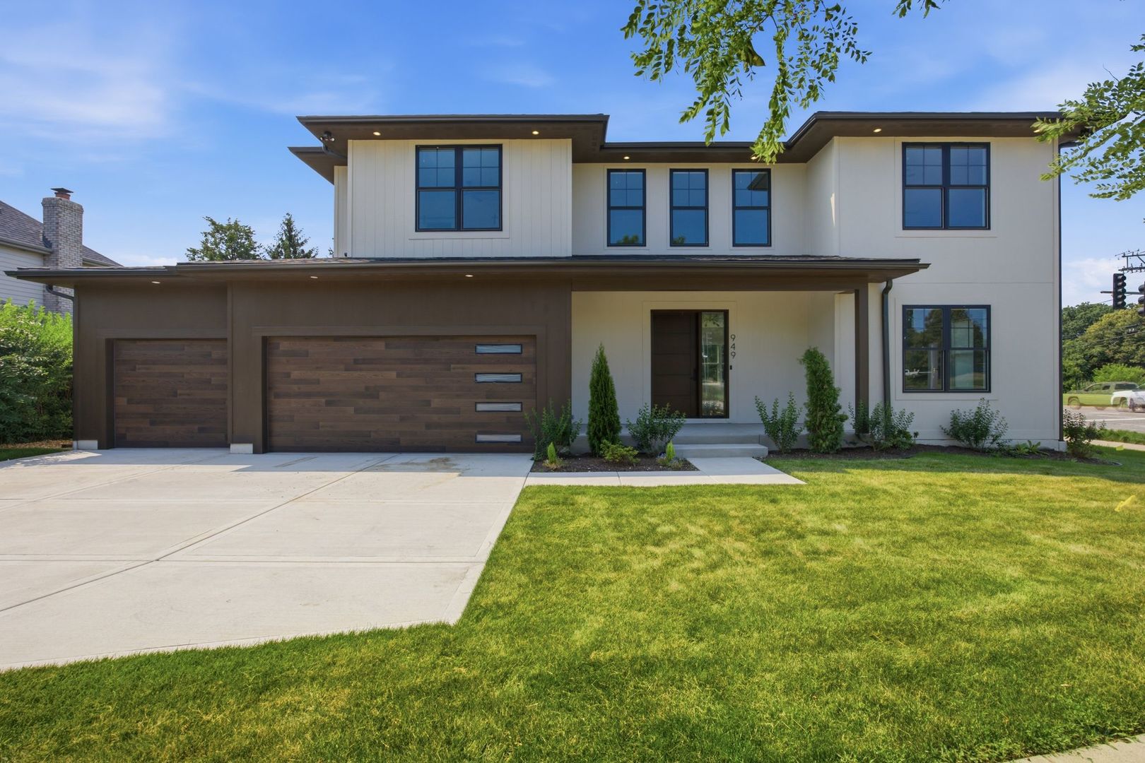 3rd image of 949 Internationale Pkwy, Woodridge, IL 60517 | MLS# 12705981