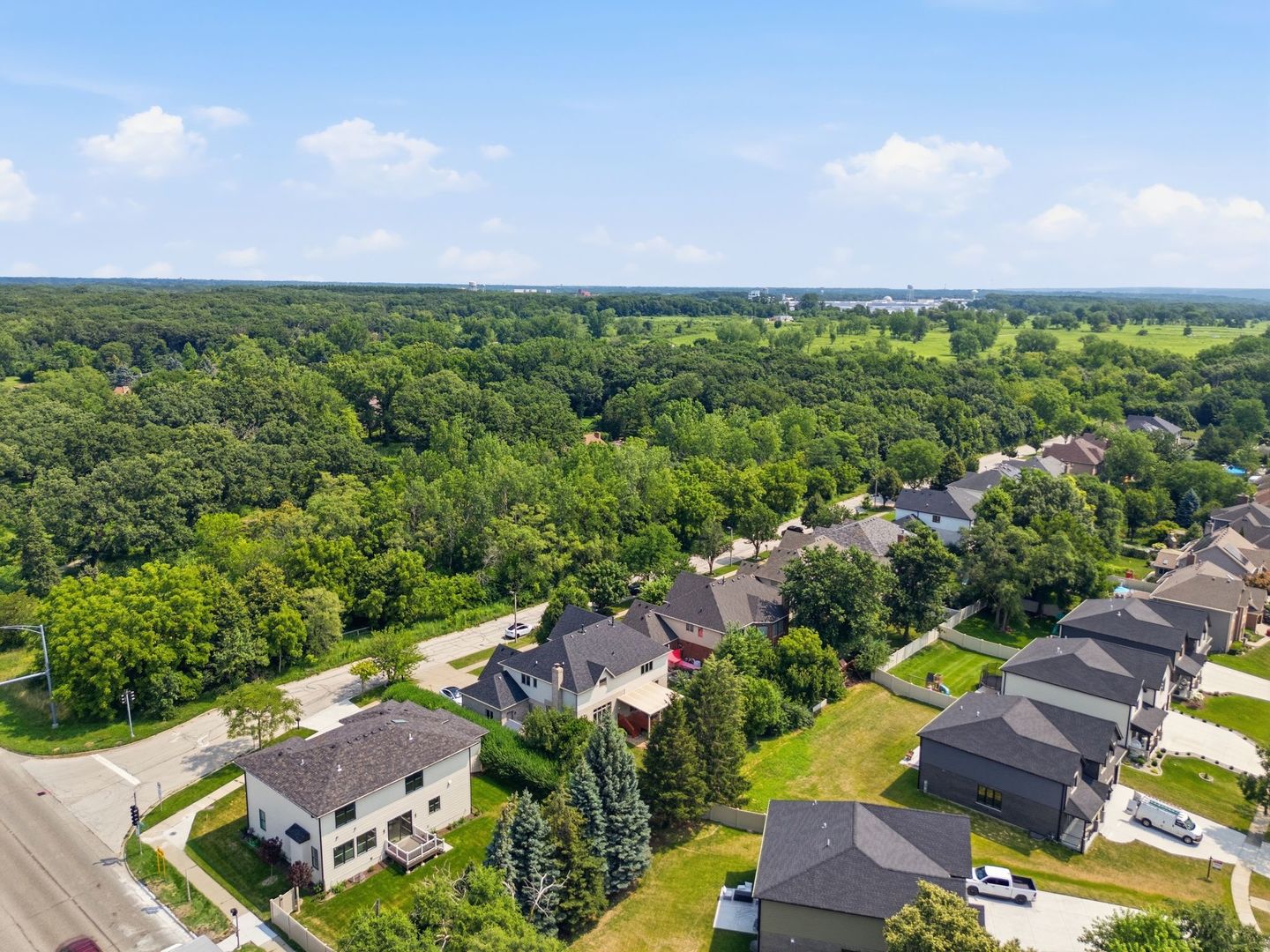 5th image of 949 Internationale Pkwy, Woodridge, IL 60517 | MLS# 12705981
