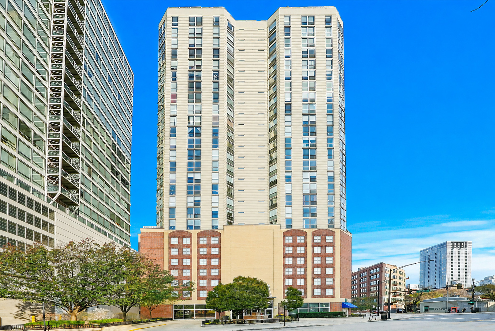 1st image of 645 N Kingsbury St #1207, Chicago, IL 60610 | MLS# 12706007