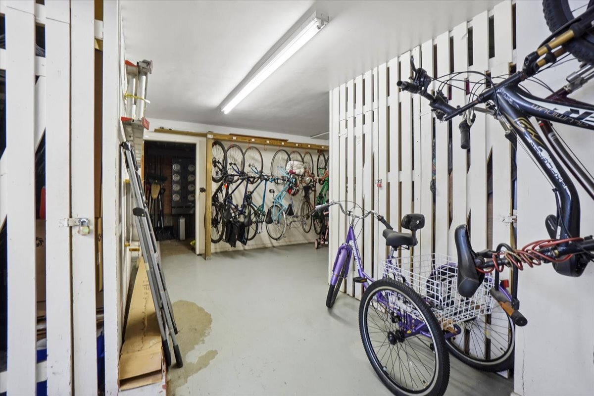 2nd image of 547 Sheridan Rd, Evanston, IL 60202
