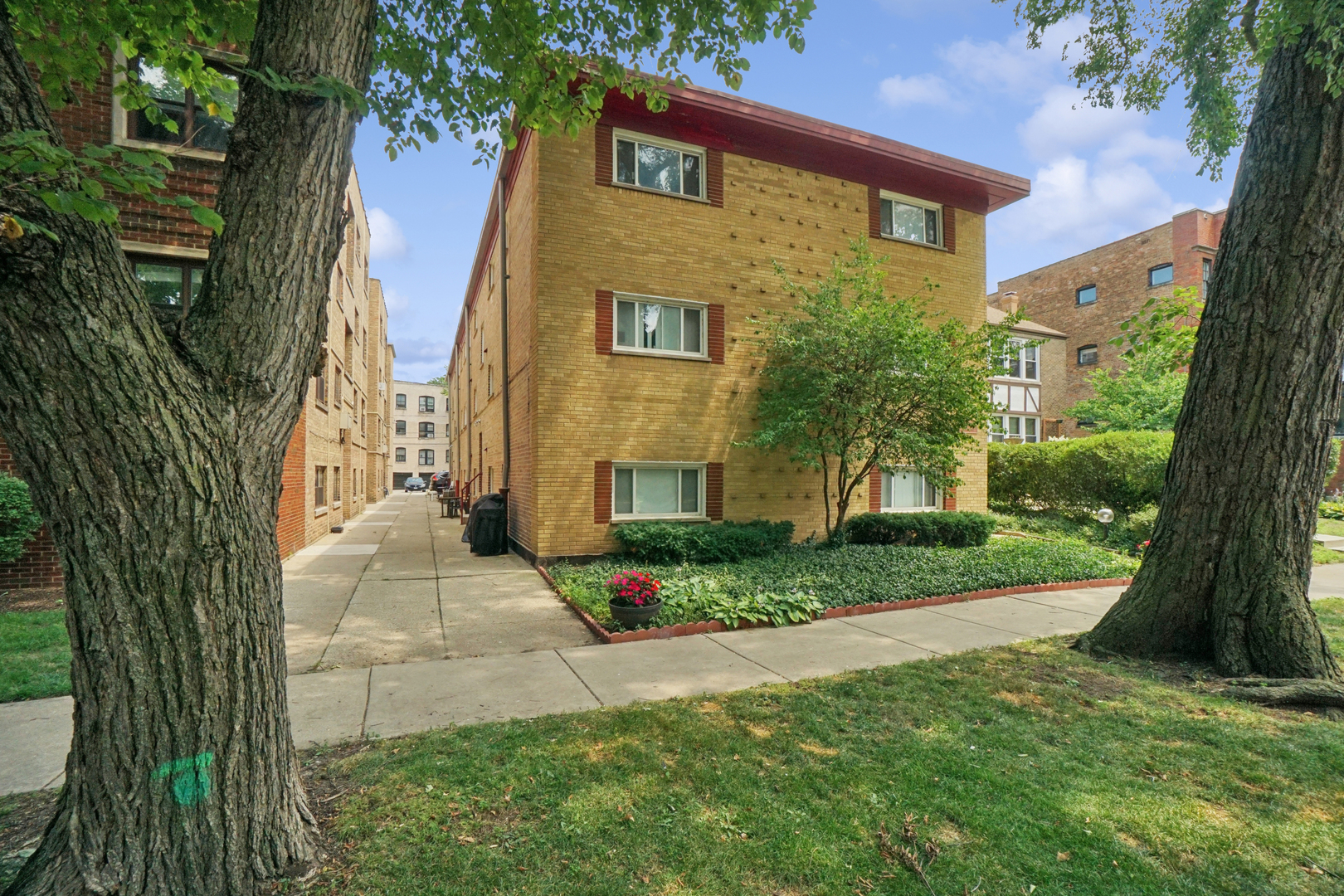 1st image of 547 Sheridan Rd #3W, Evanston, IL 60202 | MLS# 12706011