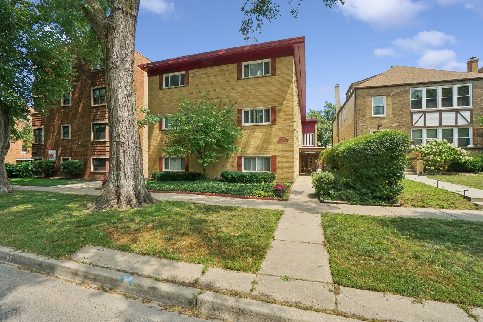 2nd image of 547 Sheridan Rd #3W, Evanston, IL 60202 | MLS# 12706011