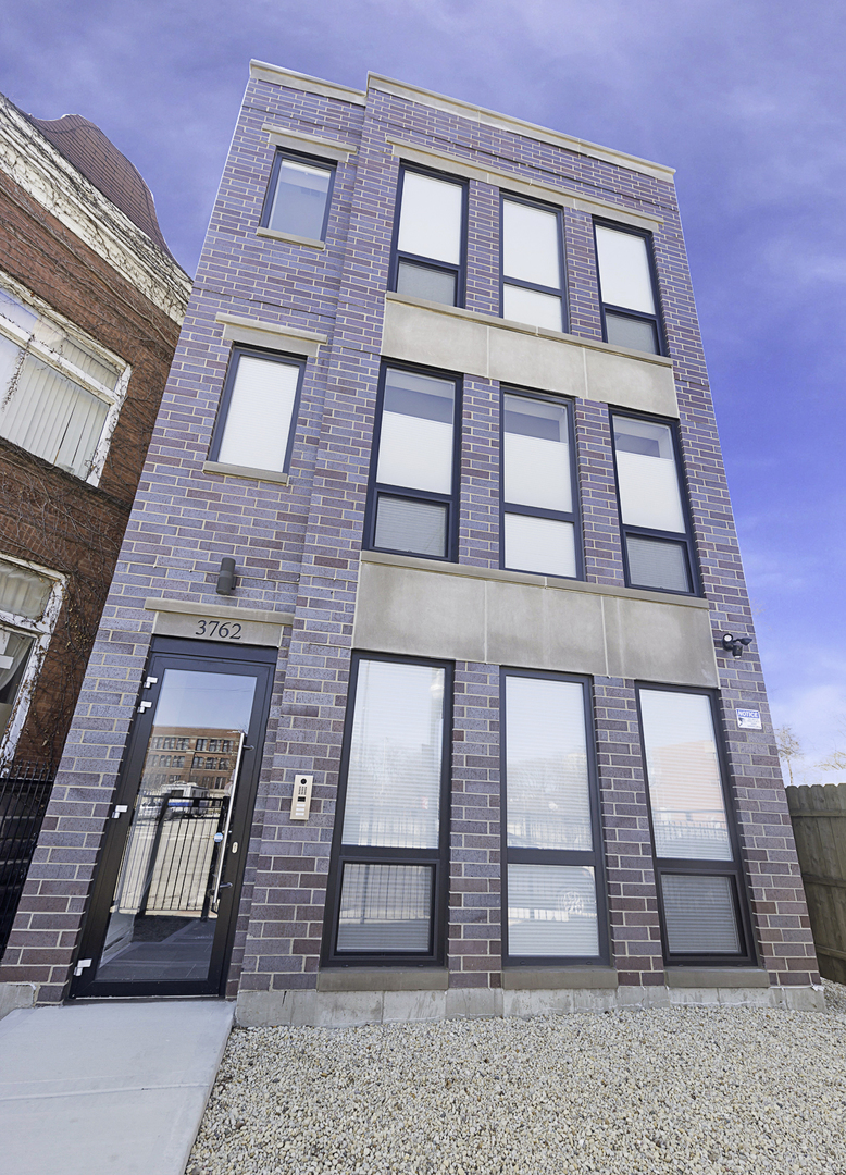 Homes for sale in Chicago, IL | 3762 S Indiana Ave, Chicago, IL 60653 | MLS# 12706029