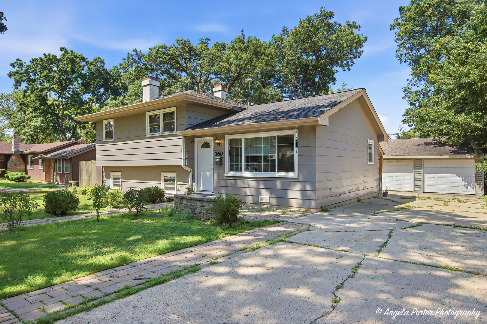 Homes for sale in Crystal Lake, IL | 360 Hickory Dr, Crystal Lake, IL 60014 | MLS# 12706075