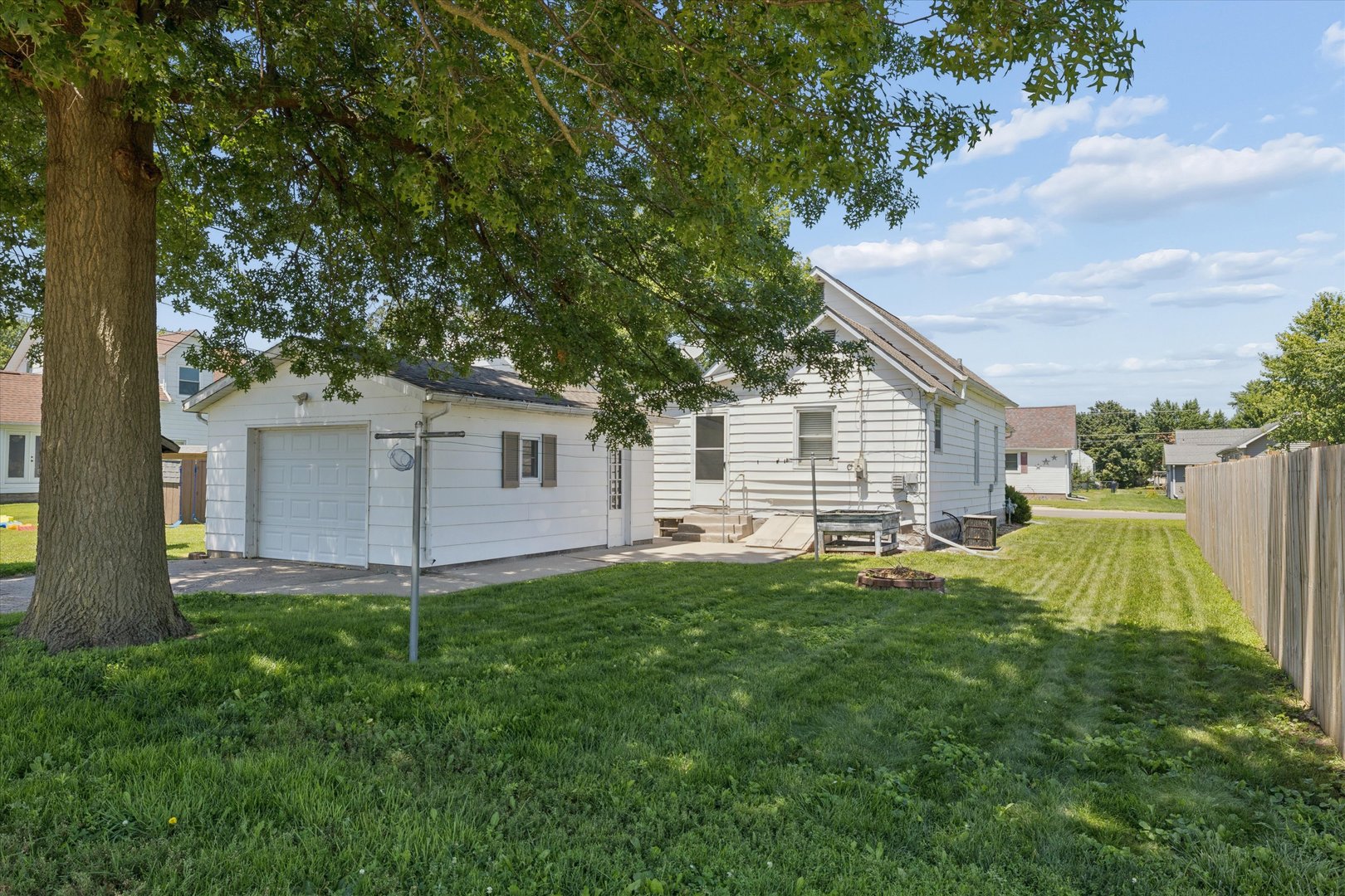 Homes for sale in Fulton, IL | 714 19Th Ave, Fulton, IL 61252 | MLS# 12706110