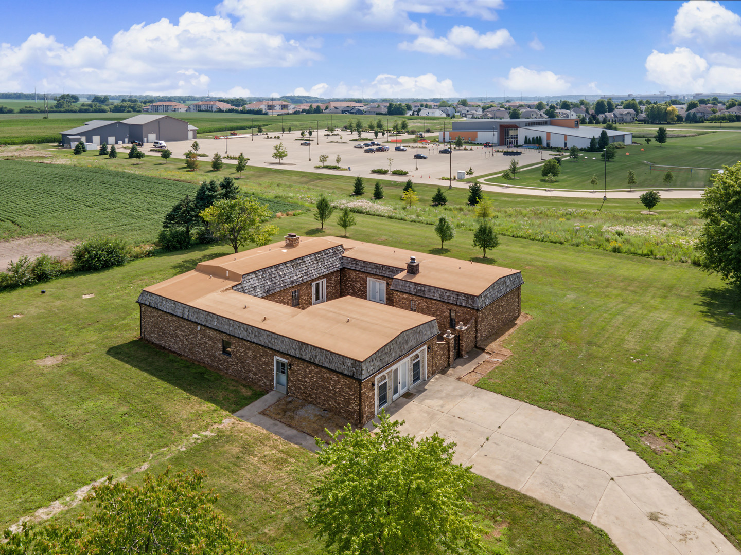 Homes for sale in Bloomington, IL | 3301 Ireland Grove Rd, Bloomington, IL 61704 | MLS# 12706118