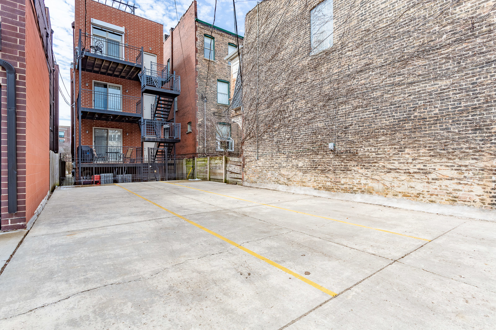 2nd image of 1126 W Fullerton Ave, Chicago, IL 60614