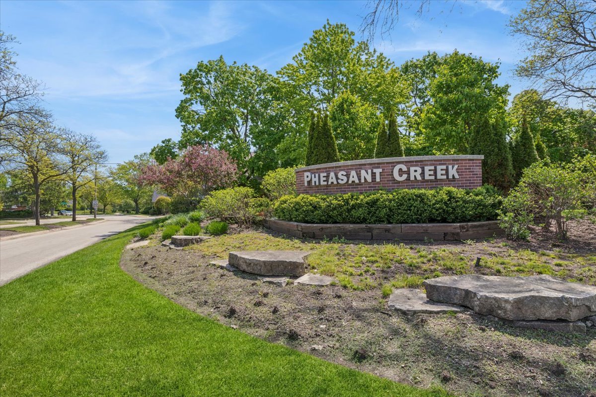 Homes for sale in Northbrook, IL | 925 Spring Hill Dr #102, Northbrook, IL 60062 | MLS# 12706175