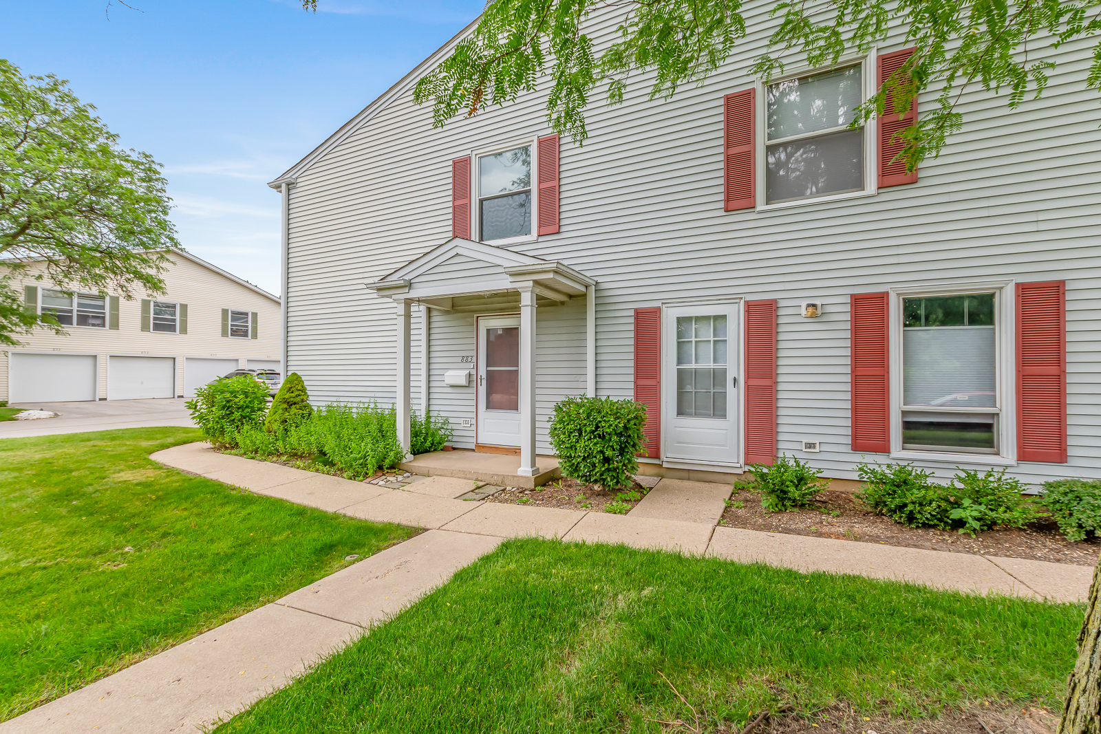 3rd image of 883 Wellington Ave, Elk Grove Village, IL 60007