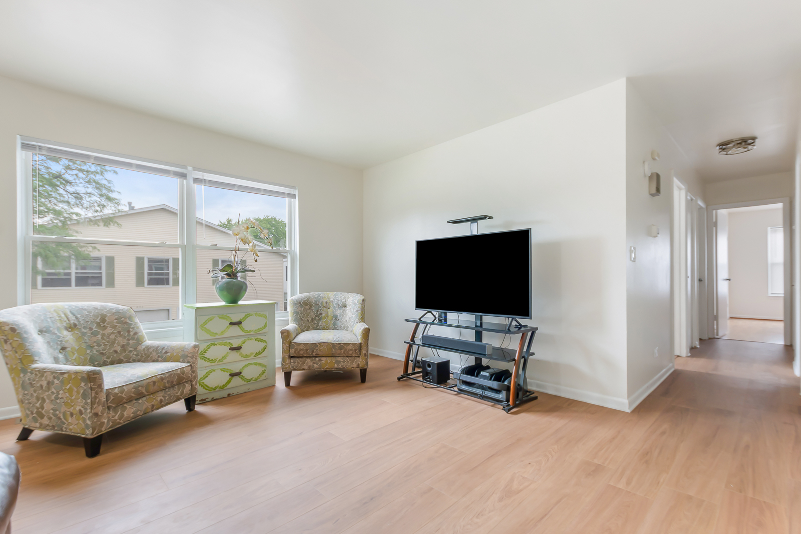 5th image of 883 Wellington Ave, Elk Grove Village, IL 60007