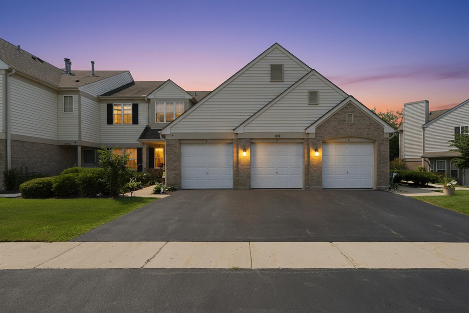 Homes for sale in Schaumburg, IL | 1719 Autumn Ave #C, Schaumburg, IL 60193 | MLS# 12706199