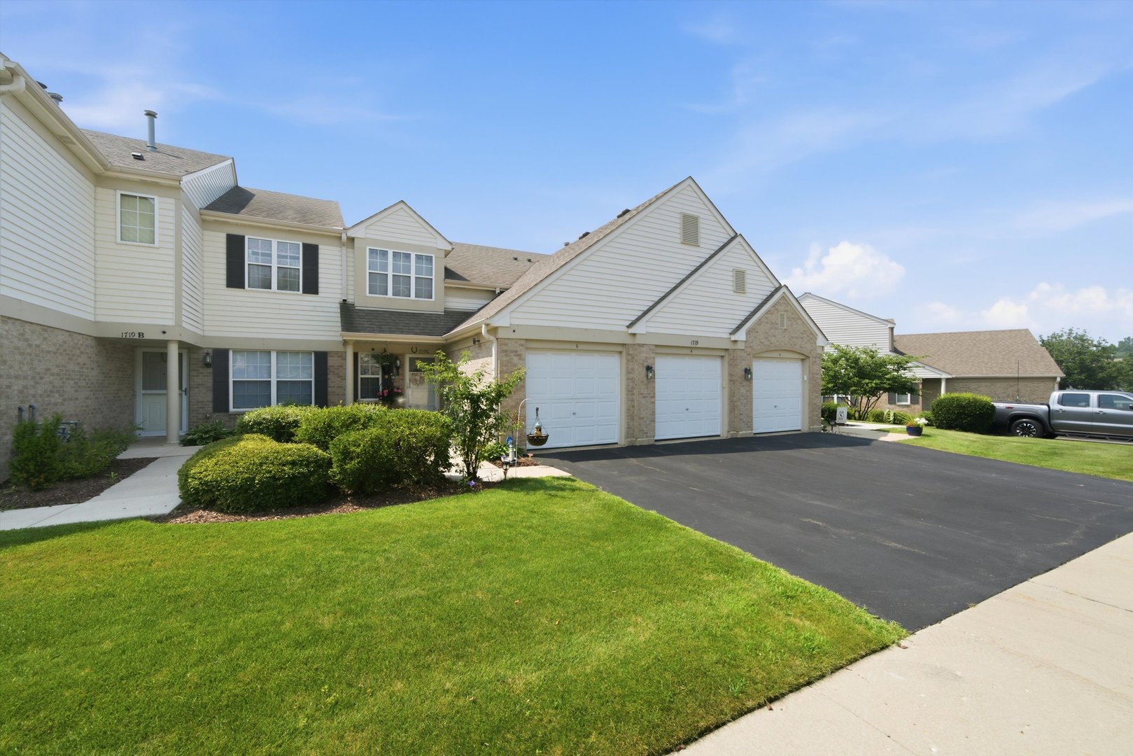 Homes for sale in Schaumburg, IL | 1719 Autumn Ave #C, Schaumburg, IL 60193 | MLS# 12706199
