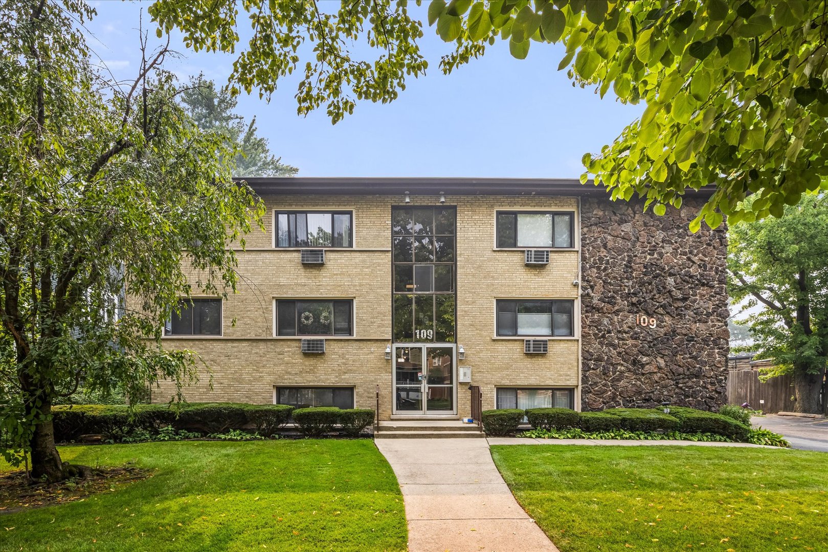 Homes for sale in Oak Park, IL | 109 S Elmwood Ave #2, Oak Park, IL 60302 | MLS# 12706202