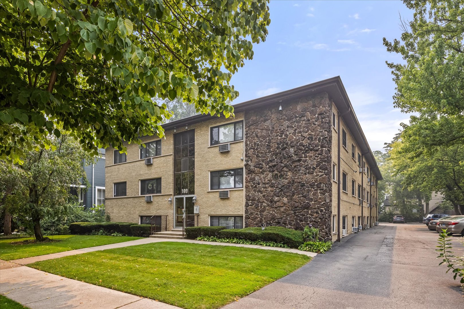 Homes for sale in Oak Park, IL | 109 S Elmwood Ave #2, Oak Park, IL 60302 | MLS# 12706202