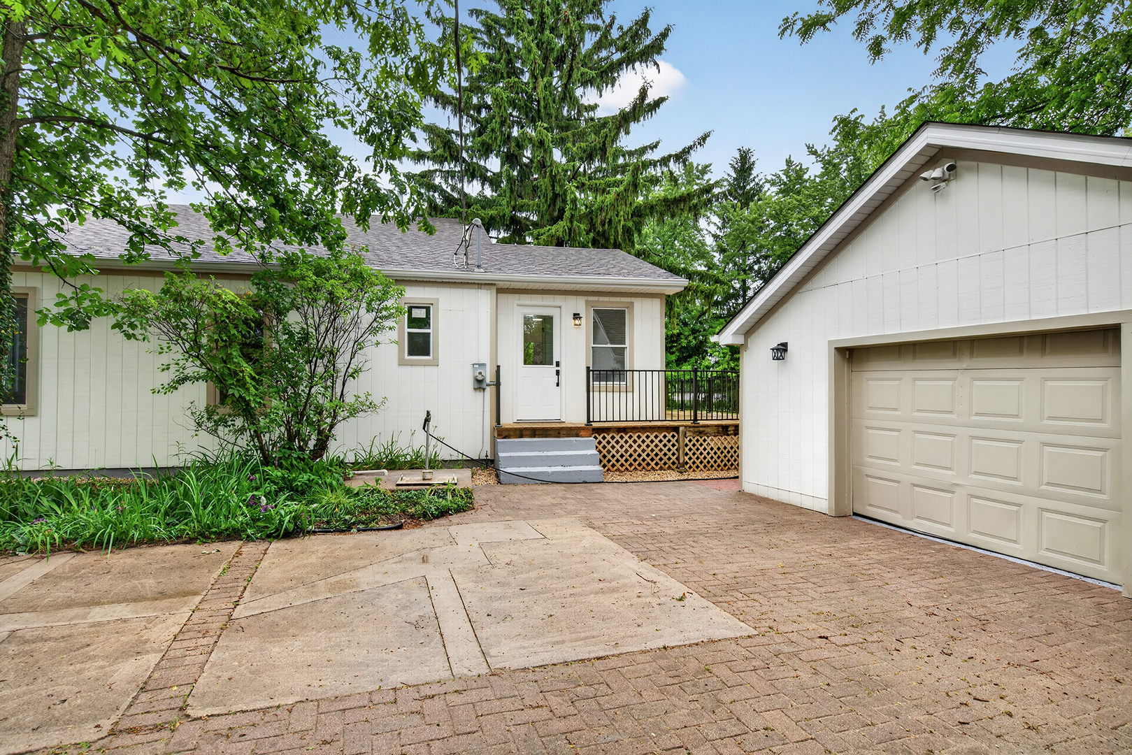 3rd image of 33 Valewood Rd, West Chicago, IL 60185 | MLS# 12706228