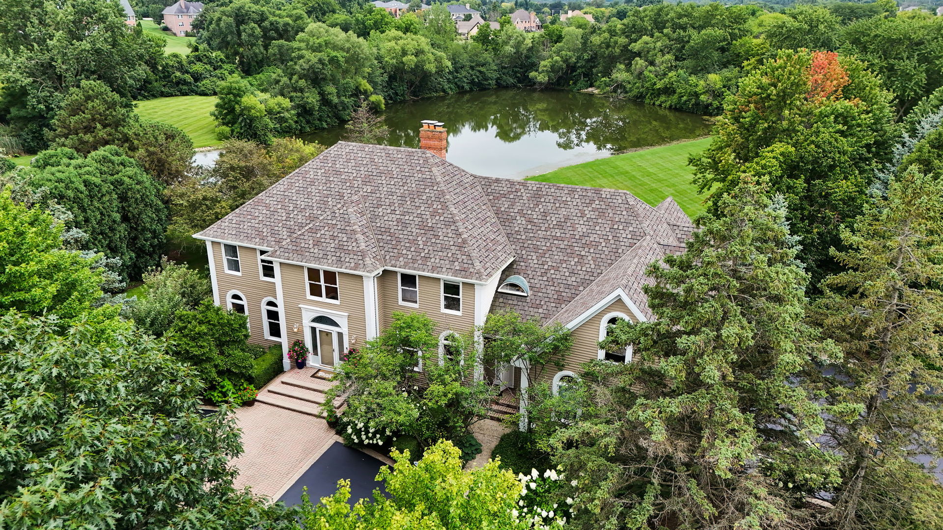 2nd image of 8 Lakeside Dr, South Barrington, IL 60010 | MLS# 12706322