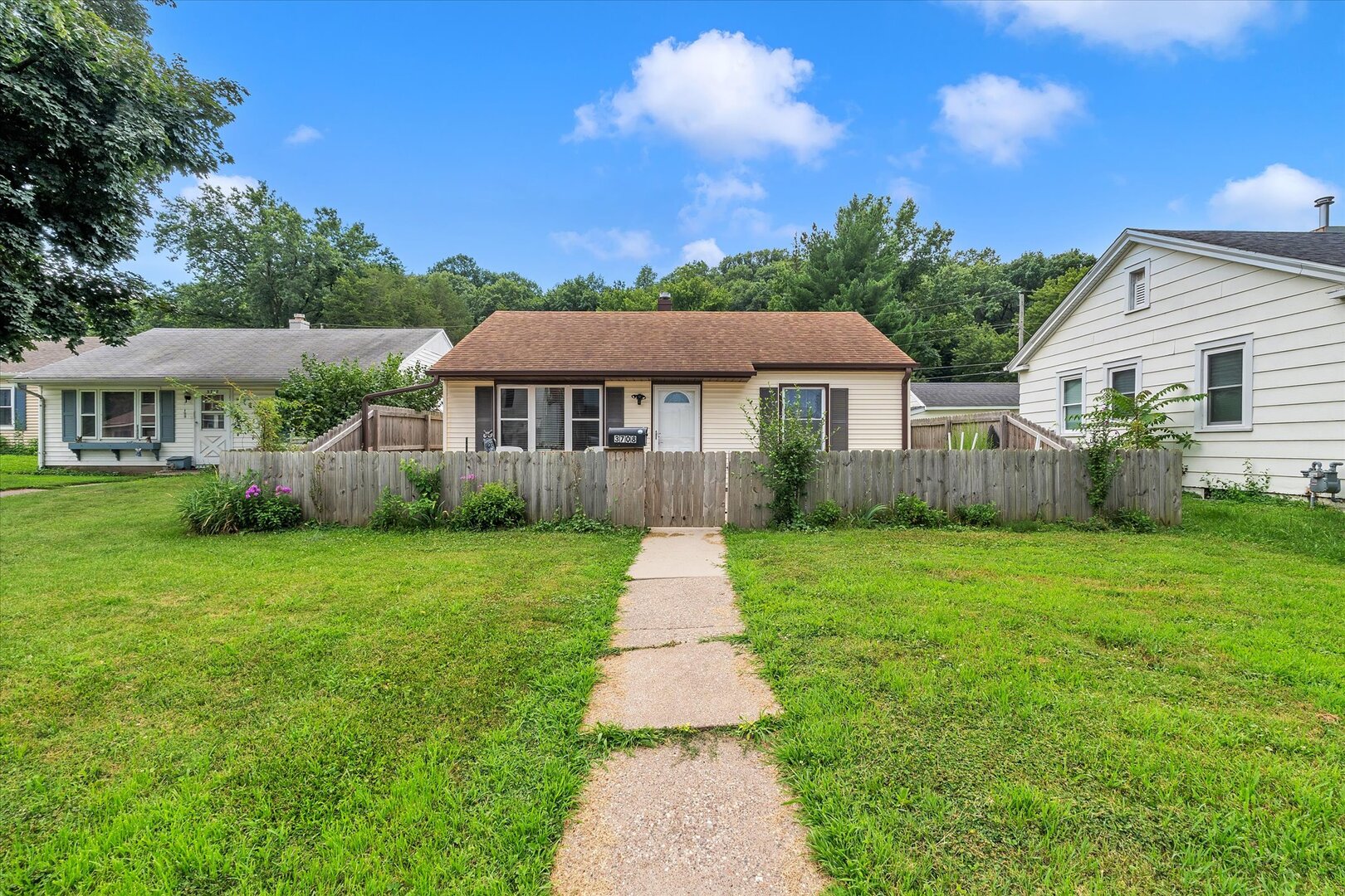2nd image of 3708 5th Ave, Moline, IL 61265 | MLS# 12706330