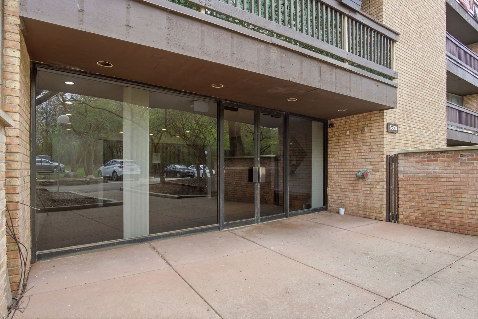 Homes for sale in Lisle, IL | 5500 Hillcrest Lane, Lisle, IL 60532 | Houzeo