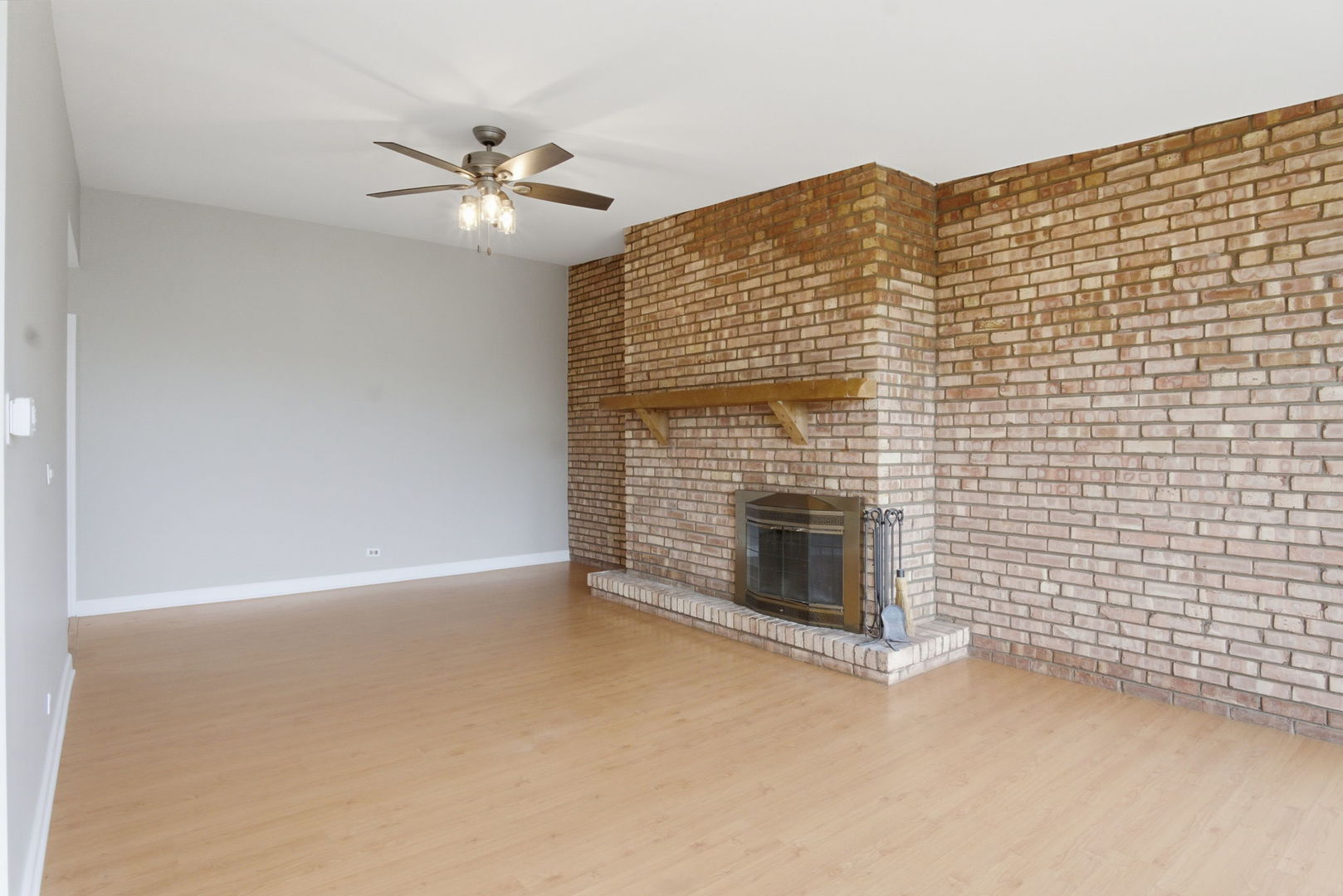 3rd image of 5500 Hillcrest Ln, Lisle, IL 60532