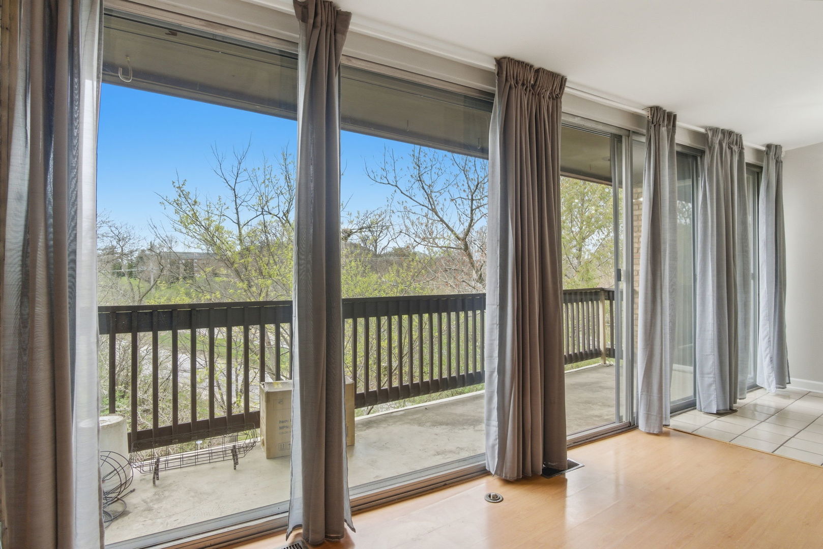 4th image of 5500 Hillcrest Ln, Lisle, IL 60532