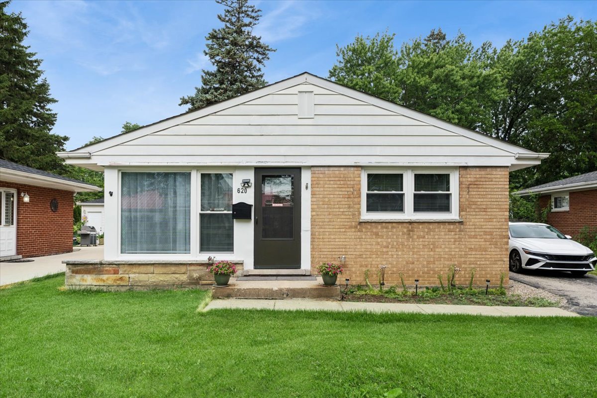2nd image of 620 N Main St, Mount Prospect, IL 60056 | MLS# 12706376