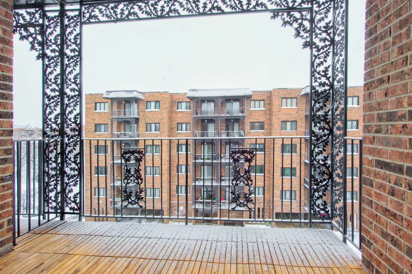 2nd image of 9396 Landings Ln, Des Plaines, IL 60016