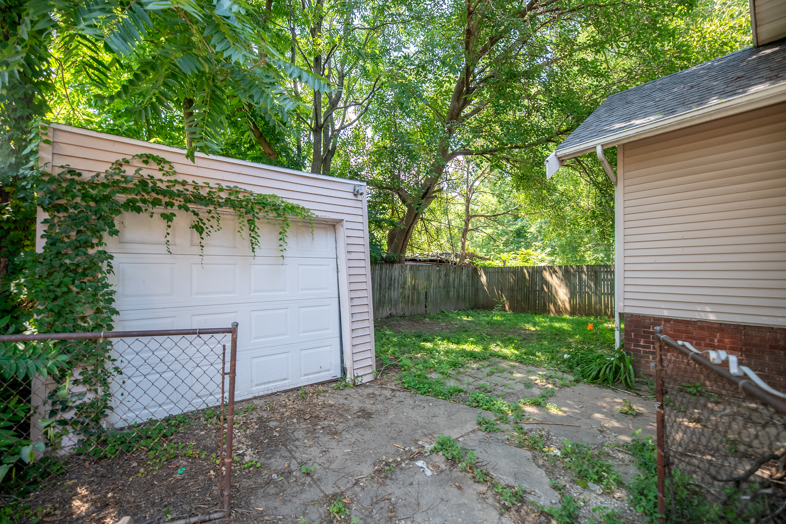 5th image of 1421 N Douglas St, Peoria, IL 61606 | MLS# 12706432