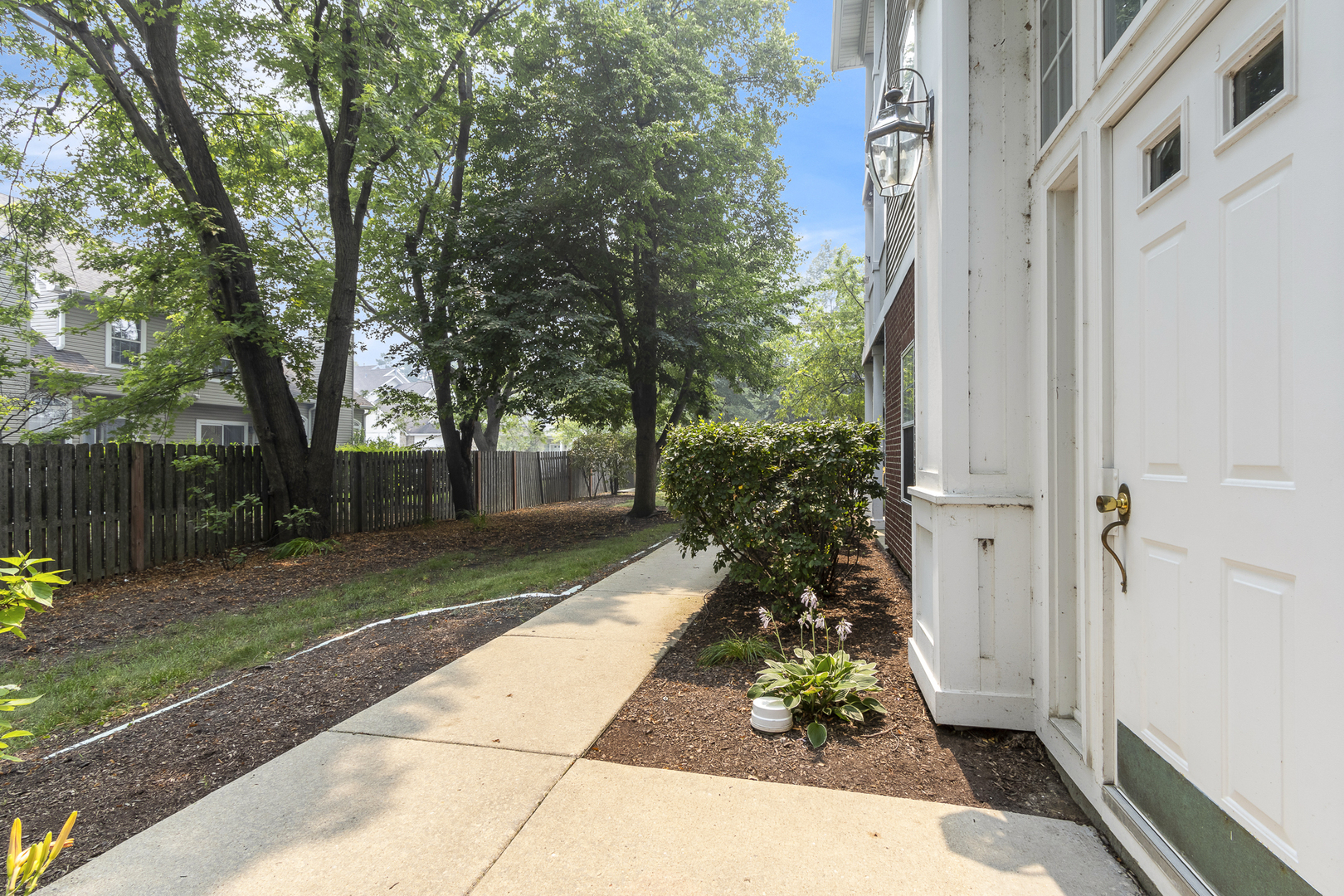 Homes for sale in Lake Bluff, IL | 3275 Stratford Ct #2-C, Lake Bluff, IL 60044 | MLS# 12706452