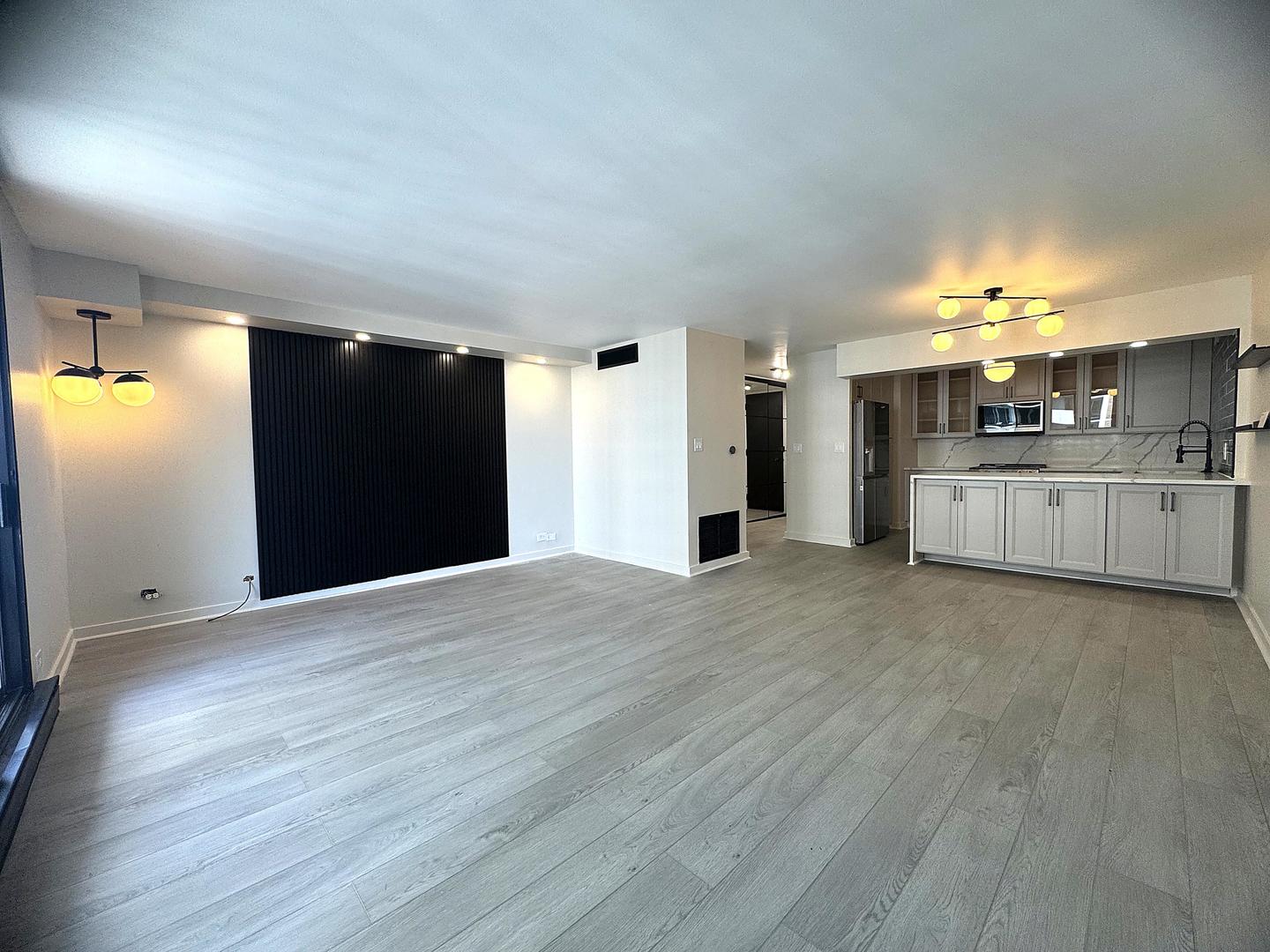 2nd image of 6007 N Sheridan Rd, Chicago, IL 60660
