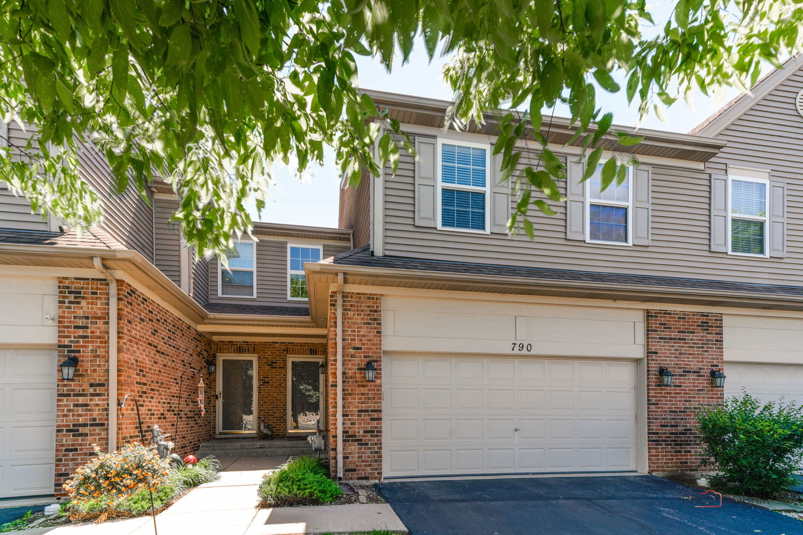 Homes for sale in Crystal Lake, IL | 790 Oak Hollow Rd, Crystal Lake, IL 60014 | MLS# 12706582