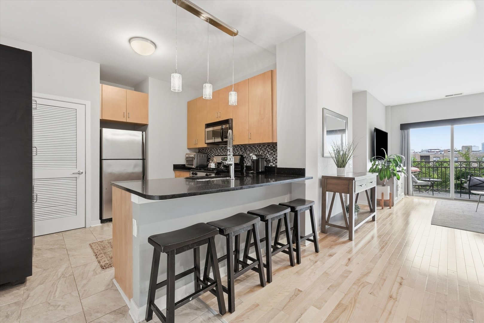 5th image of 1155 W Roosevelt Rd, Chicago, IL 60608