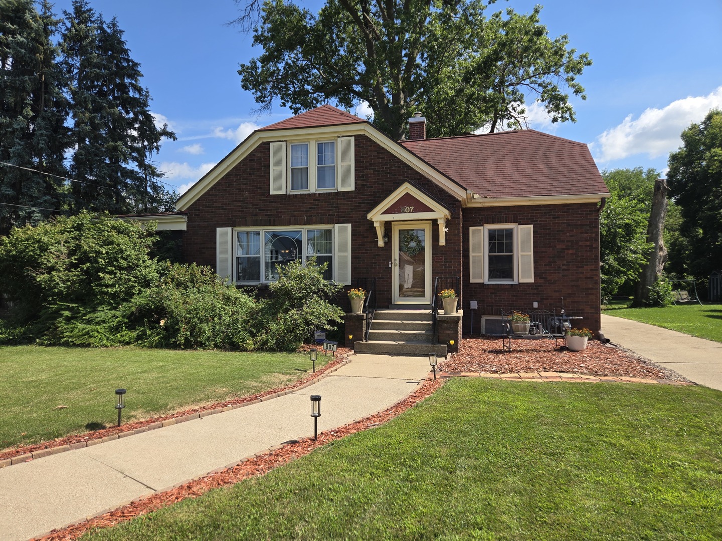 Homes for sale in Rock Falls, IL | 807 W 2nd St, Rock Falls, IL 61071 | MLS# 12706618