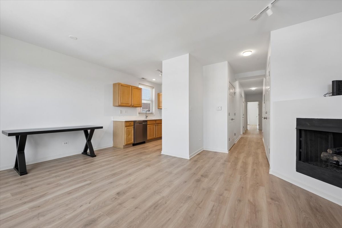 5th image of 1341 N Halsted St, Chicago, IL 60642