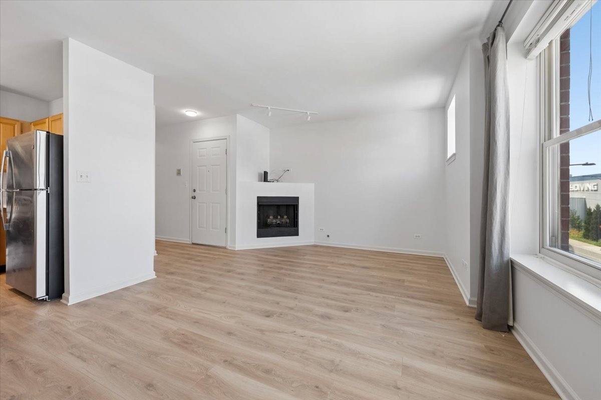 3rd image of 1341 N Halsted St, Chicago, IL 60642